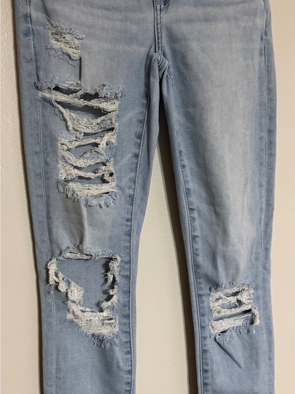American Eagle Outfitters Light Wash Distressed Skinny Jeans